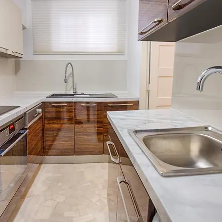 Luxury Living Nisos Vs Rhodes Town *